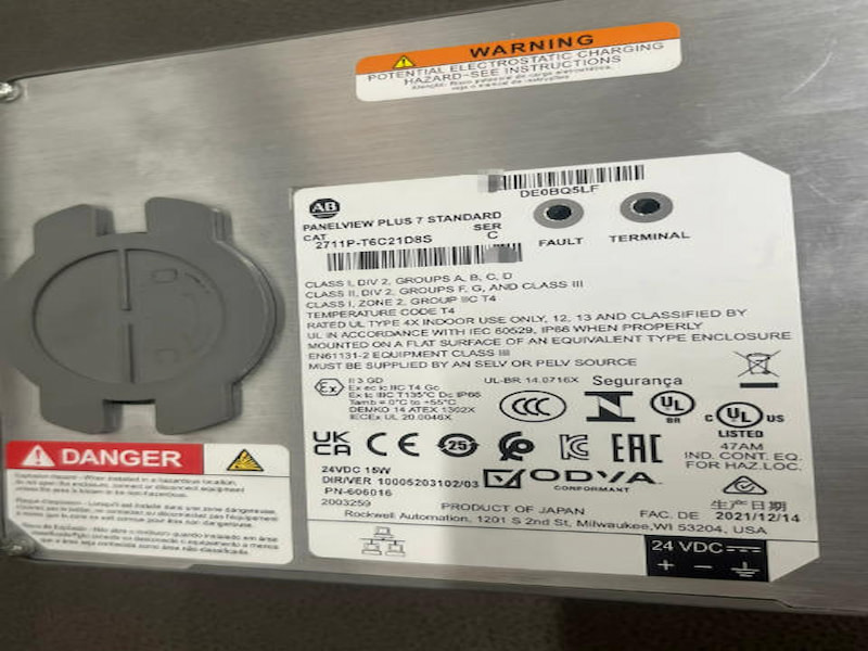 Allen-Bradley 2711P-T6C21D8S